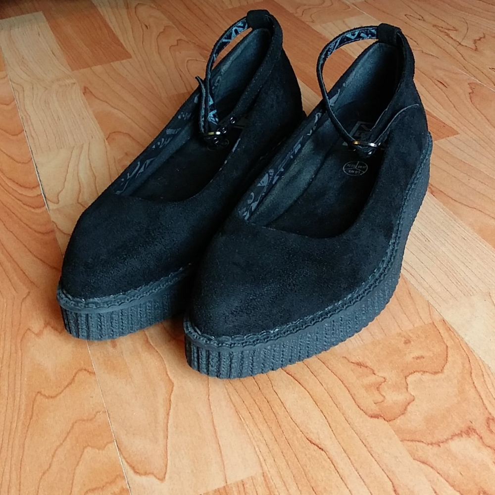 Black Pointed Ballet Ankle Strap Creeper